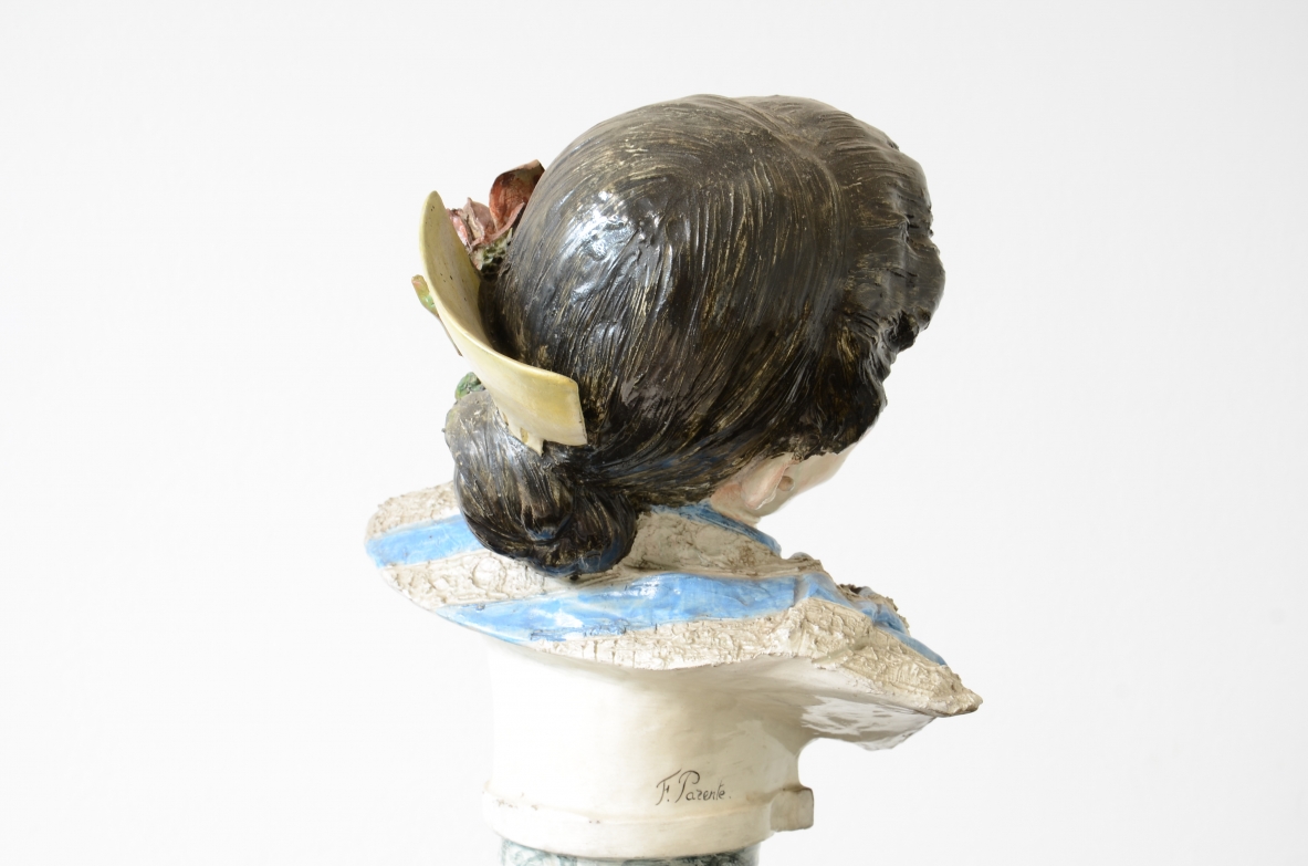 Figura di giovane donna in ceramica dipinta.  Francesco Parente, Firenze 1940ca.