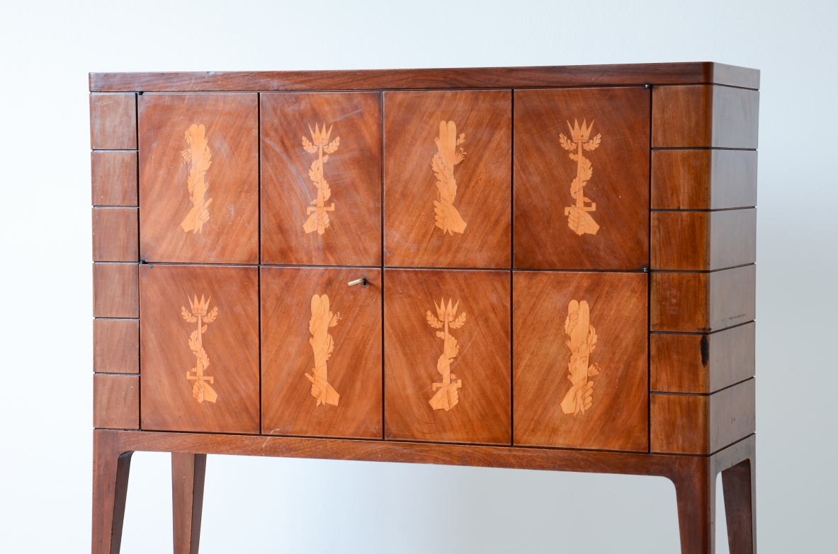 Paolo Buffa walnut bar cabinet with maple inlaid front and lacquered metal interior. Serafini Arrighi manufacture, 1940ca.