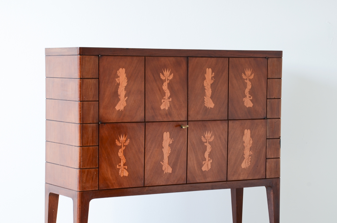 Paolo Buffa walnut bar cabinet with maple inlaid front and lacquered metal interior. Serafini Arrighi manufacture, 1940ca.