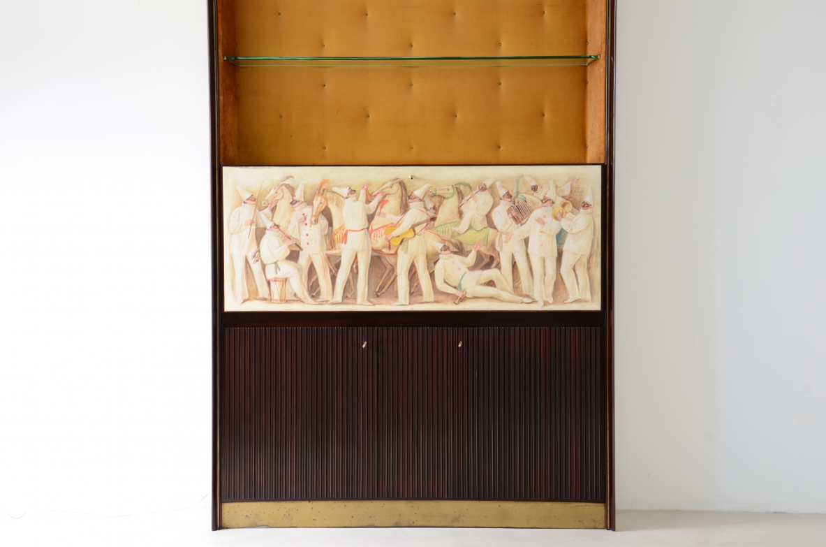 ABV Borsani  Grande mobile contenitore / bar / libreria con anta centrale dipinta su pergamena, fronte grissinato e mensole in cristallo