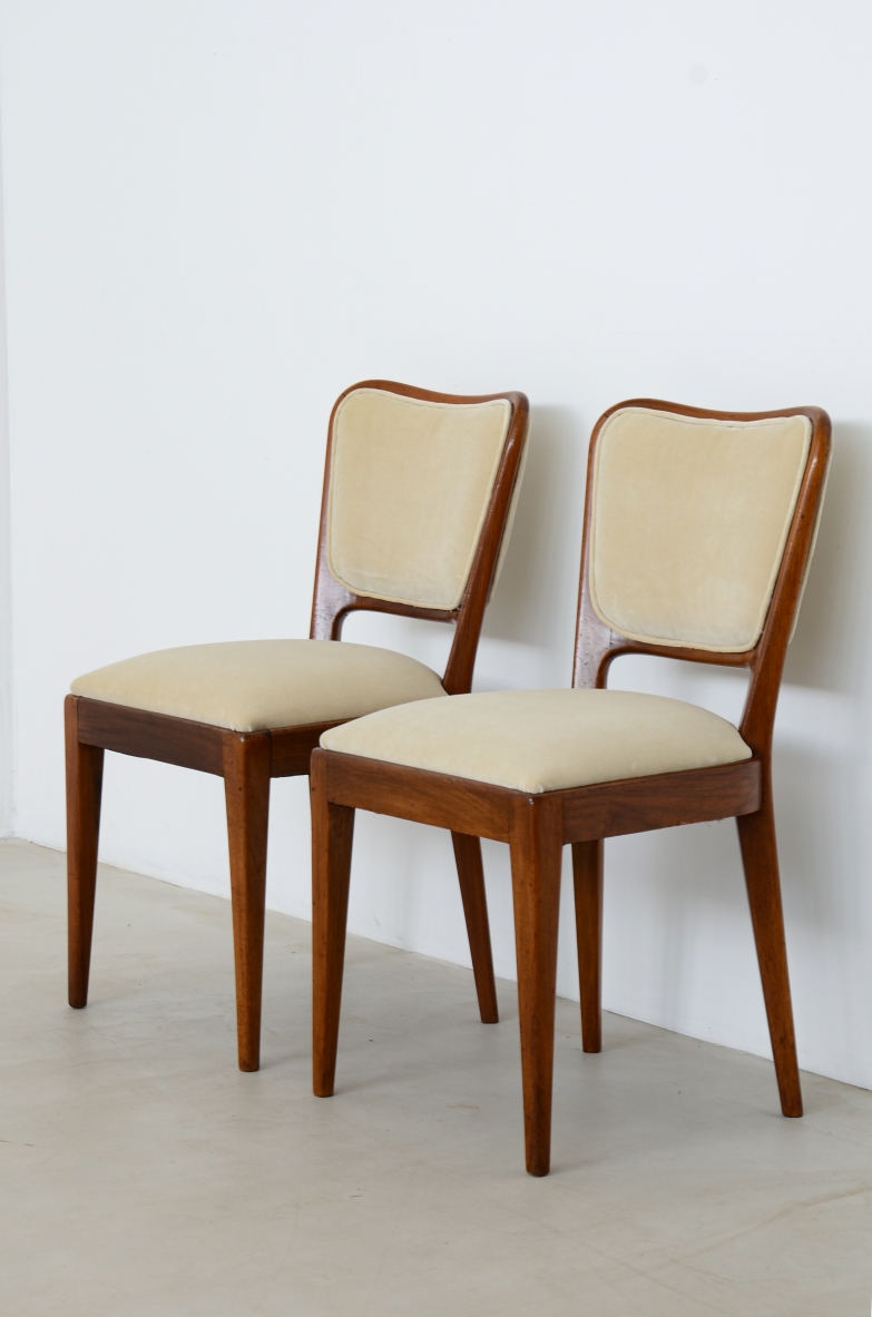 Osvaldo Borsani 8 mahogany chairs with padded seat and back. ABV 1955.