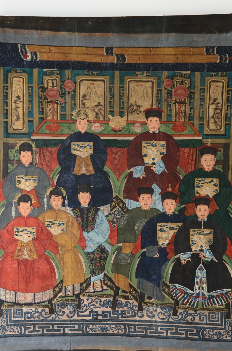 Ritratto di famiglia di dignatari a rappresentanza dell'albero geneologico  Tempera su tela  Cina metà dell' 800
