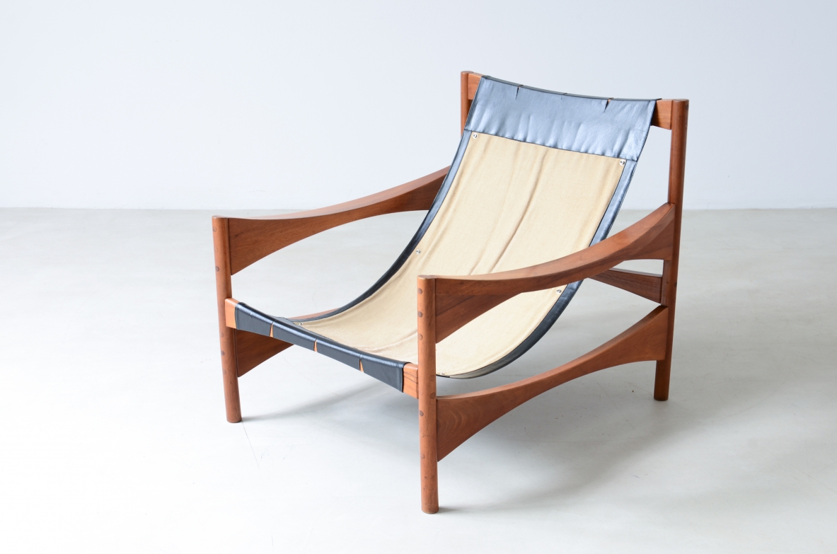 Franco Bettonica  armchair with footrest in walnut Model P40 Production Poltronova 1959.
