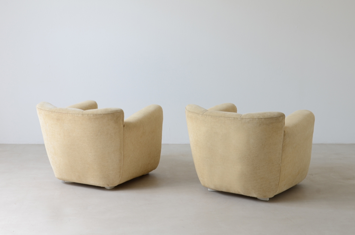 ABV Borsani  Splendid pair of small nice shaped wooden armchairs upholstered and covered in fabric manufacture ca. 1940.