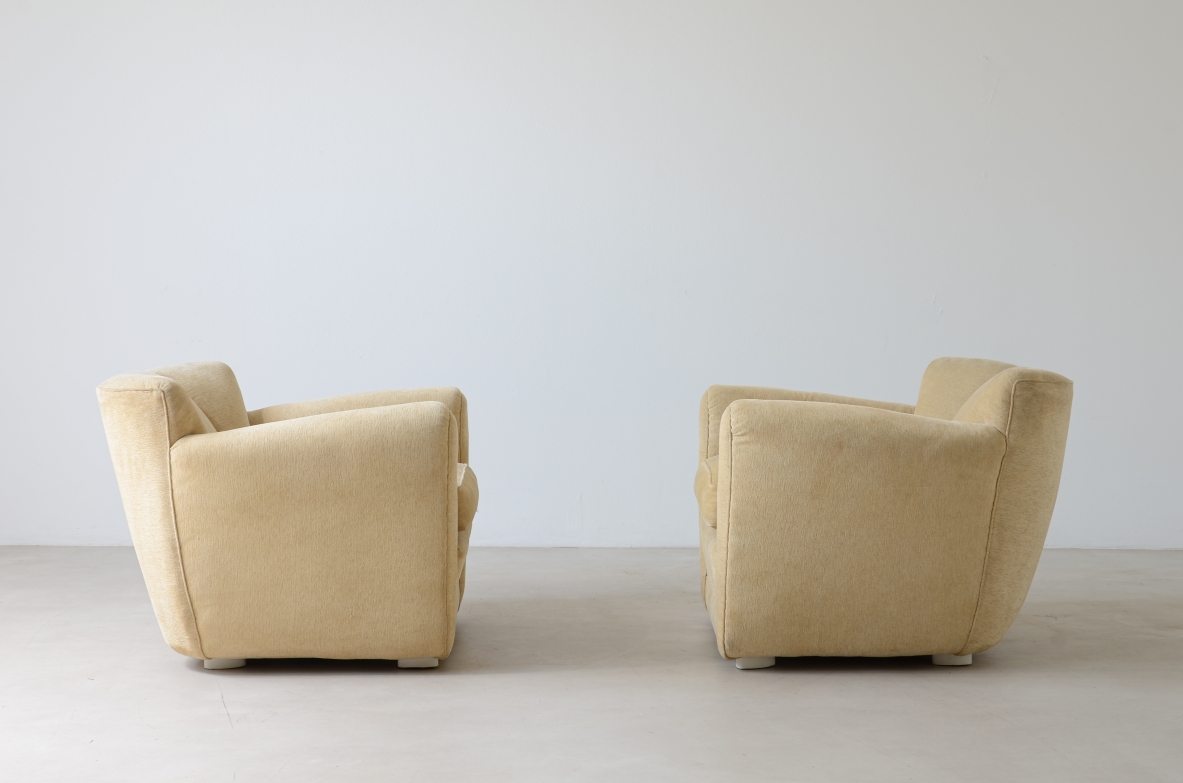 ABV Borsani  Splendid pair of small nice shaped wooden armchairs upholstered and covered in fabric manufacture ca. 1940.