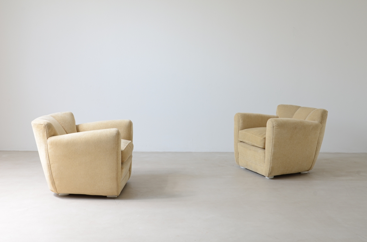 ABV Borsani  Splendid pair of small nice shaped wooden armchairs upholstered and covered in fabric manufacture ca. 1940.