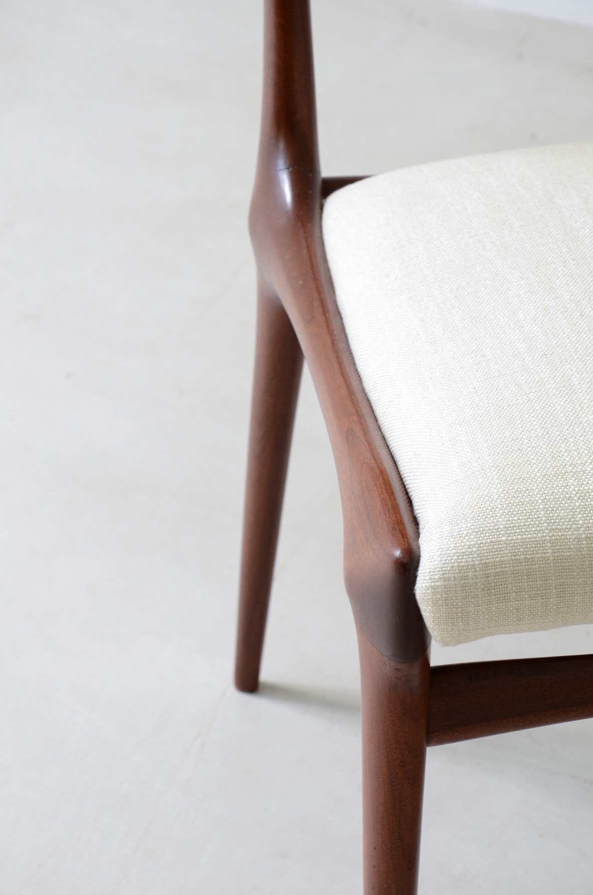 Carlo de Carli Raro set di sei sedie in legno  modello 585 1954 Produzione Cassina.