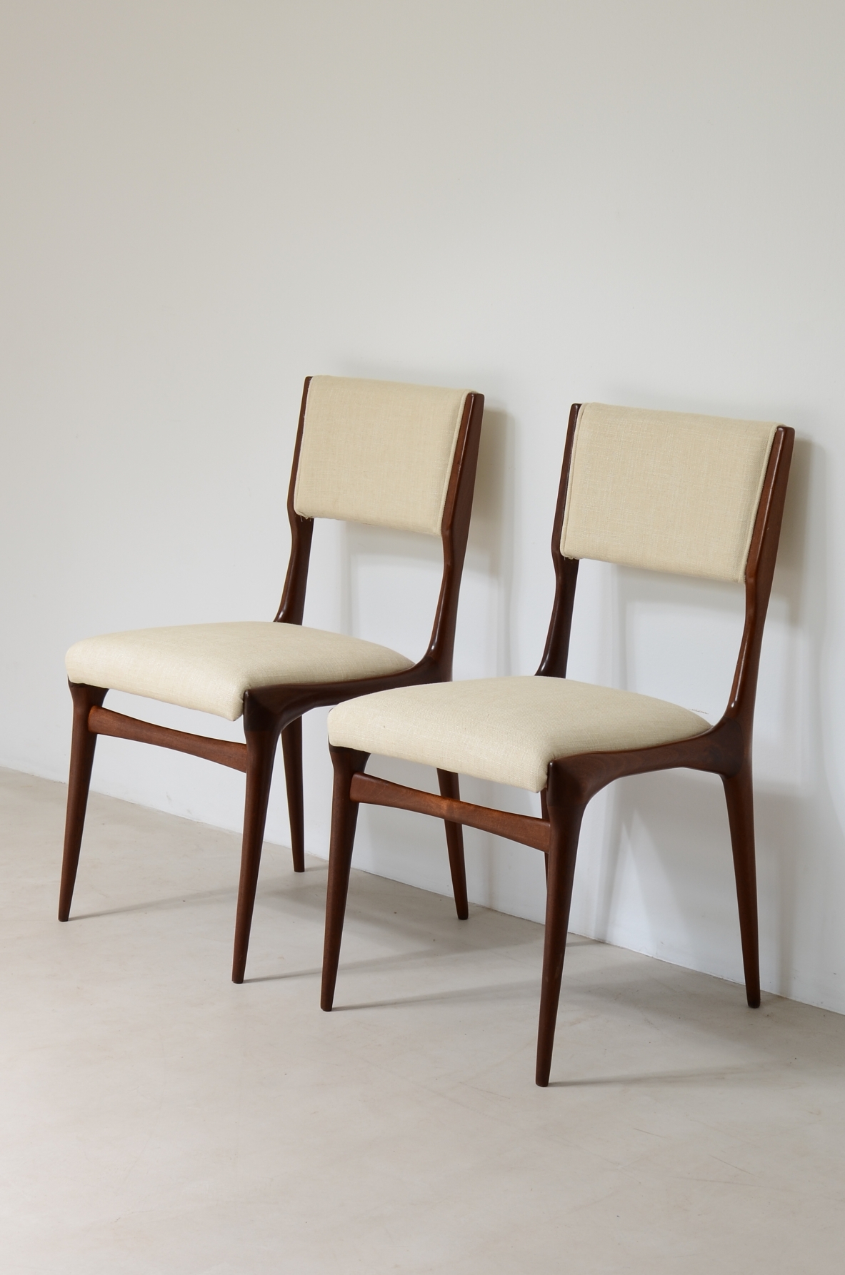 Carlo de Carli Raro set di sei sedie in legno  modello 585 1954 Produzione Cassina.