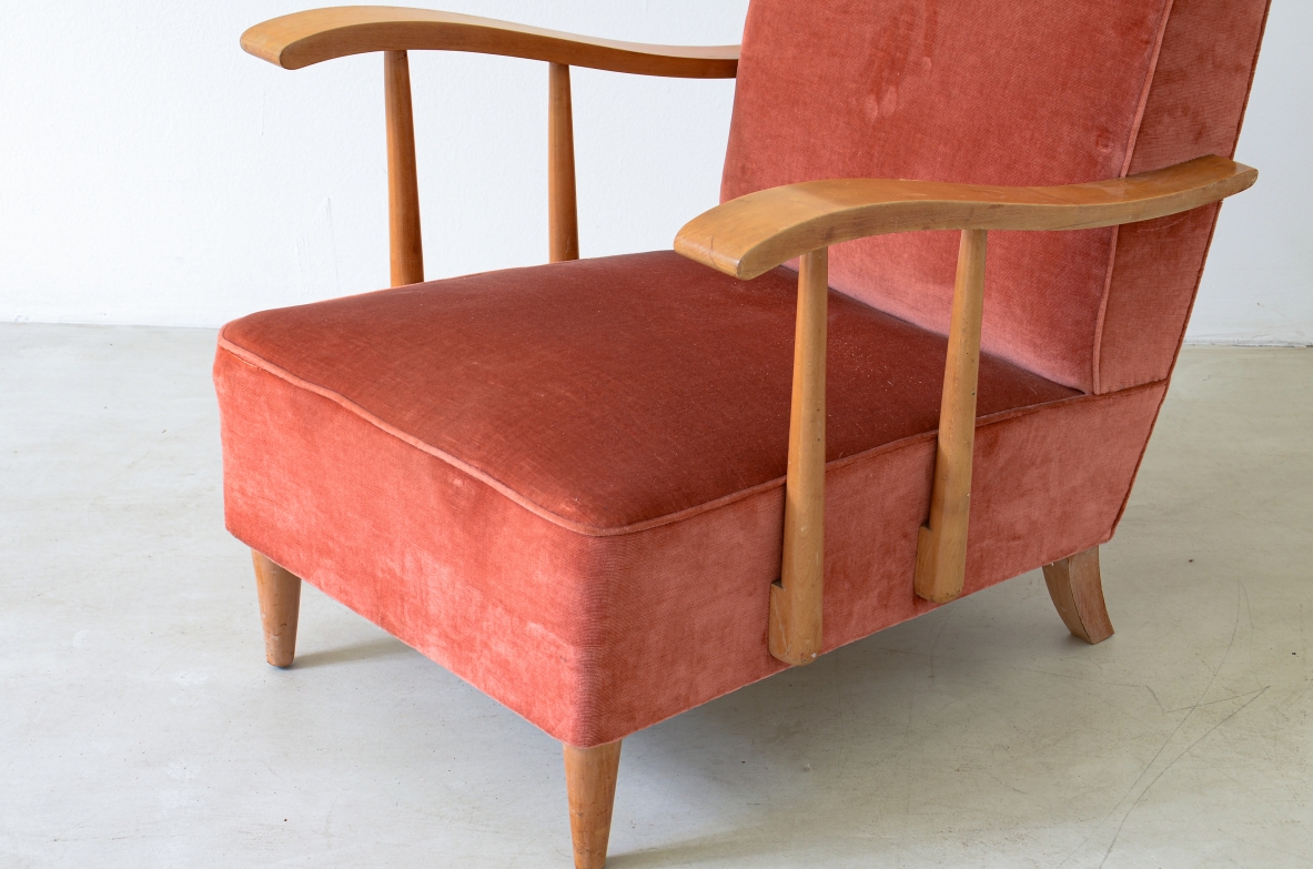 Coppia di poltrone in legnio biondo e tessuto imbottito.  Manifattura italiana 1940ca.