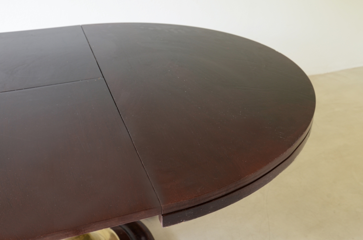 Tavolo da nave allungabile con colonna in fusione di bronzo, base e piano in mogano. 1960 Tavolo da nave allungabile con colonna in fusione di bronzo, base e piano in mogano. 1960