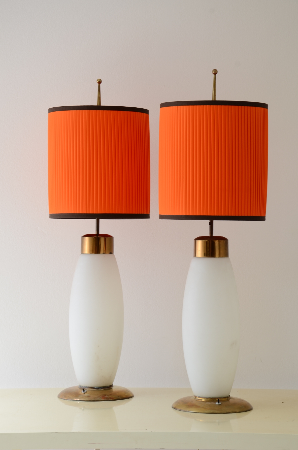 Stilnovo  Unique pair of large table lamps in opaline lighted glass,