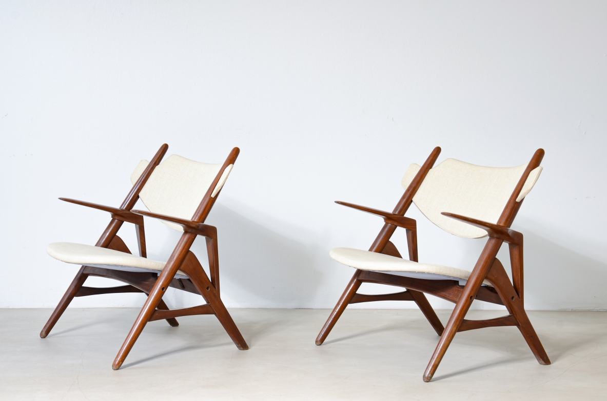 Hans J. Wegner Pair of CH-28 Sawbuck armchairs with teak wood frame 1951