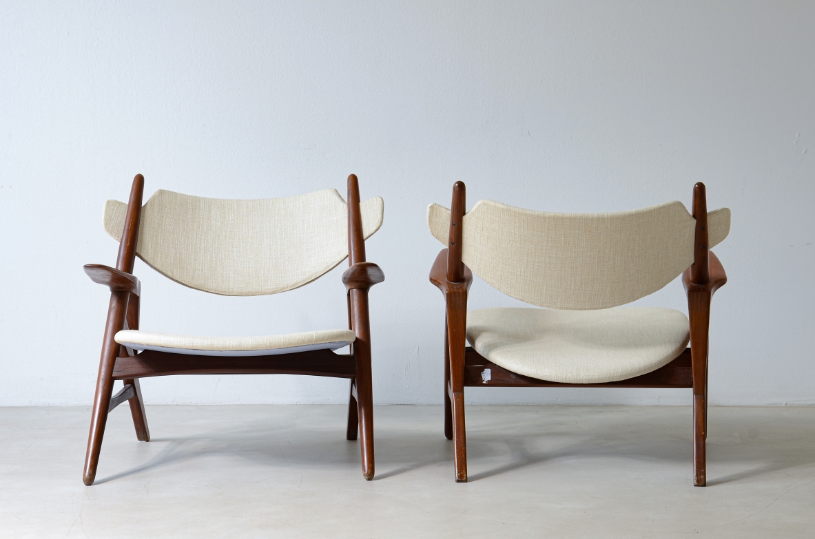 Hans J. Wegner Pair of CH-28 Sawbuck armchairs with teak wood frame 1951
