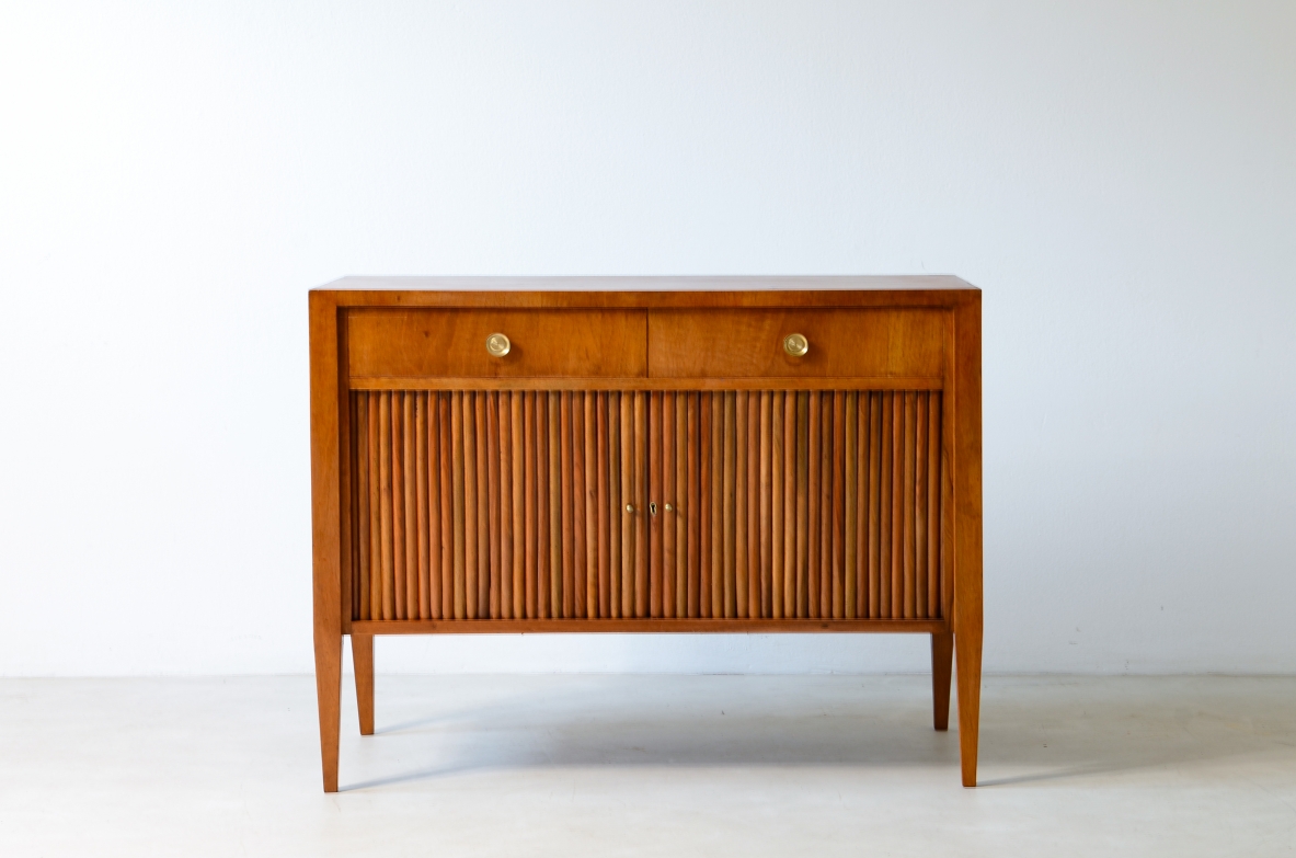 Paolo Buffa Elegante mobile a due ante in legno grissinato 1940