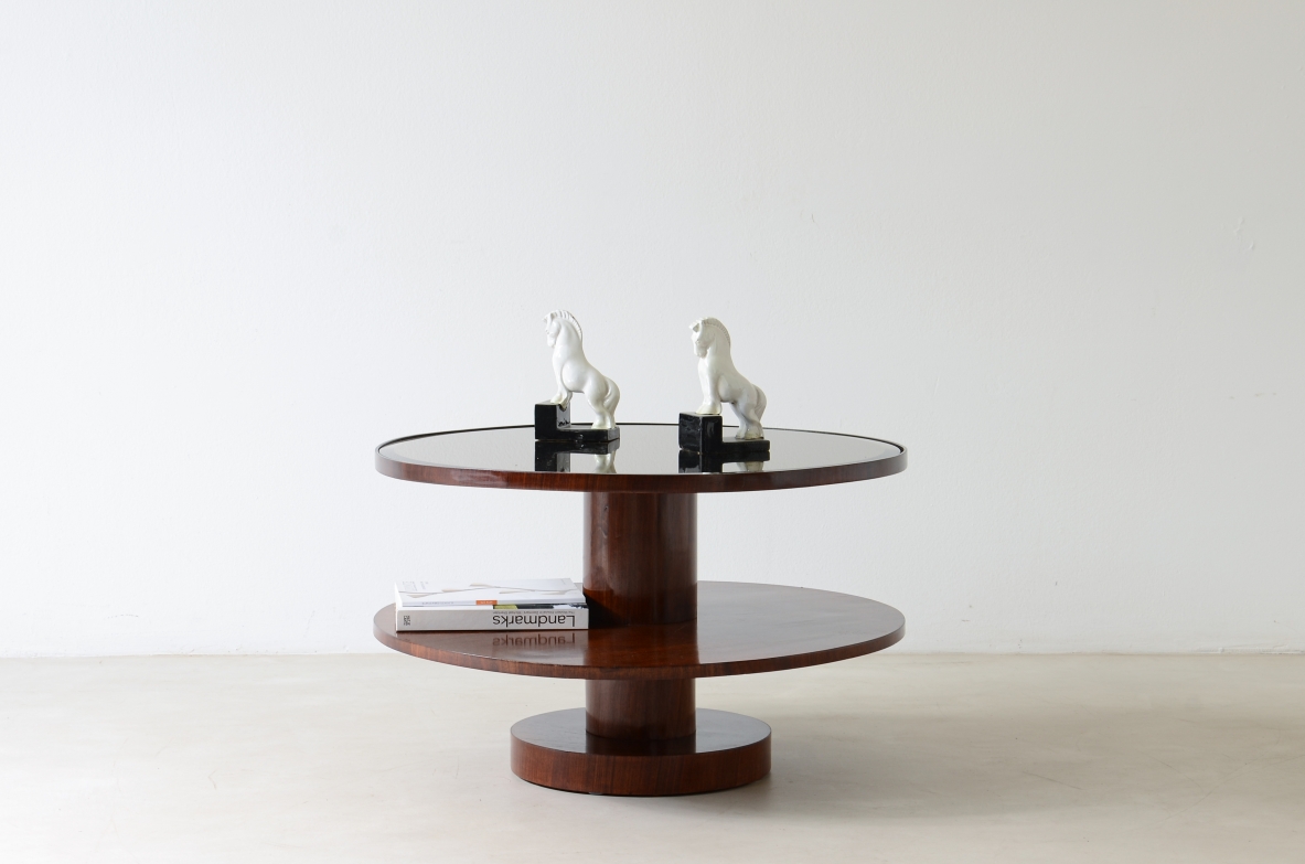 Elegant coffee table with central column Elegant coffee table with central column