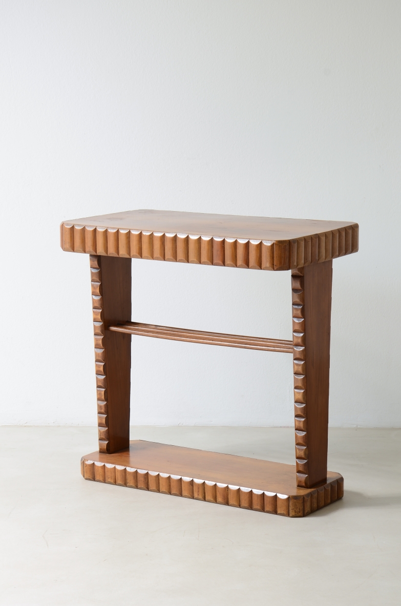 Small elegant console with diamond-cut wood profiles, Italian manufacture ca. 1940.