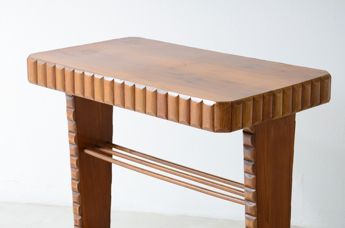 Small elegant console with diamond-cut wood profiles, Italian manufacture ca. 1940.
