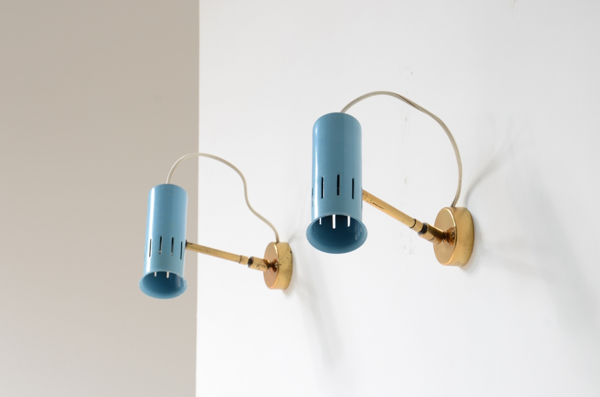Coppia di faretti orientabili in tutte le direzioni in metallo laccato e ottone.1950 Coppia di faretti orientabili in tutte le direzioni in metallo laccato e ottone.1950