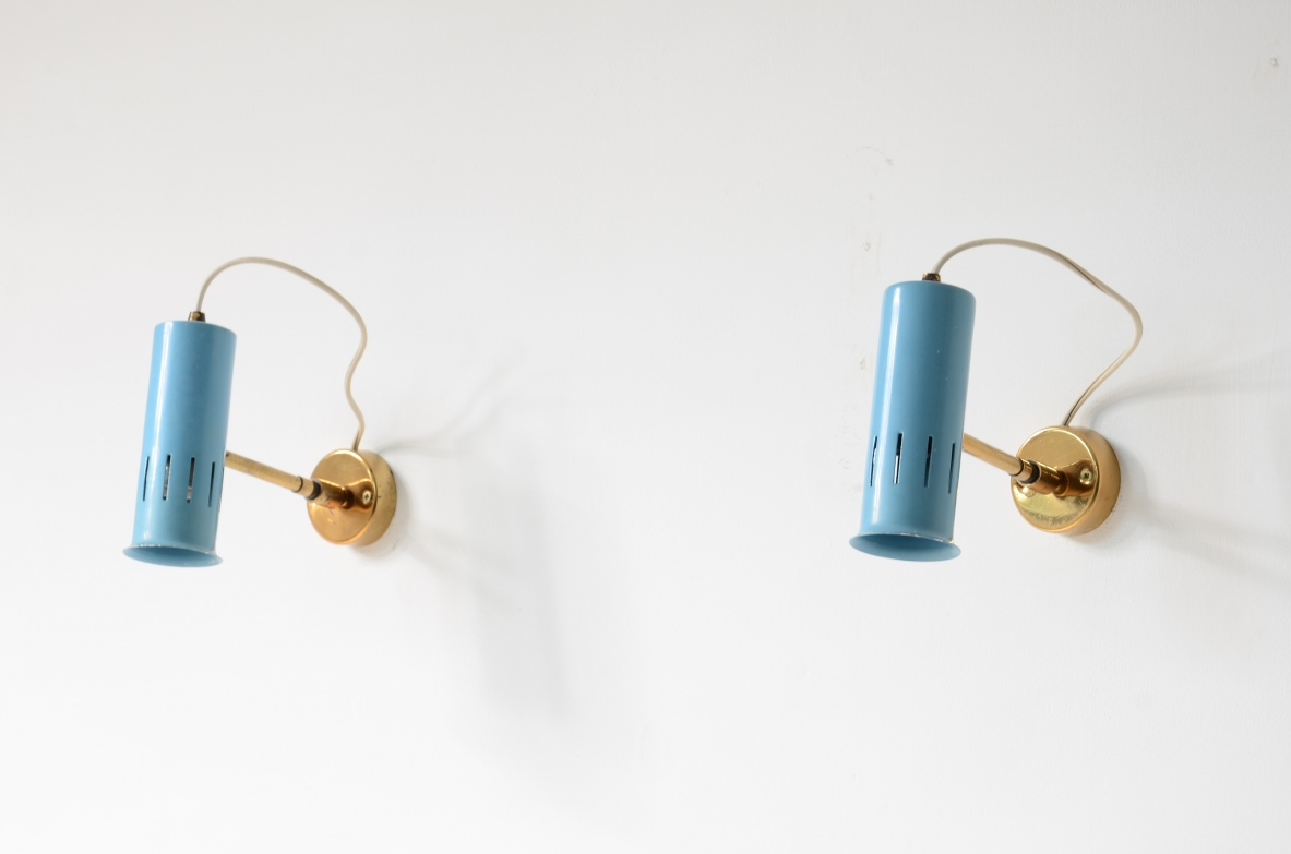 Coppia di faretti orientabili in tutte le direzioni in metallo laccato e ottone.1950 Coppia di faretti orientabili in tutte le direzioni in metallo laccato e ottone.1950