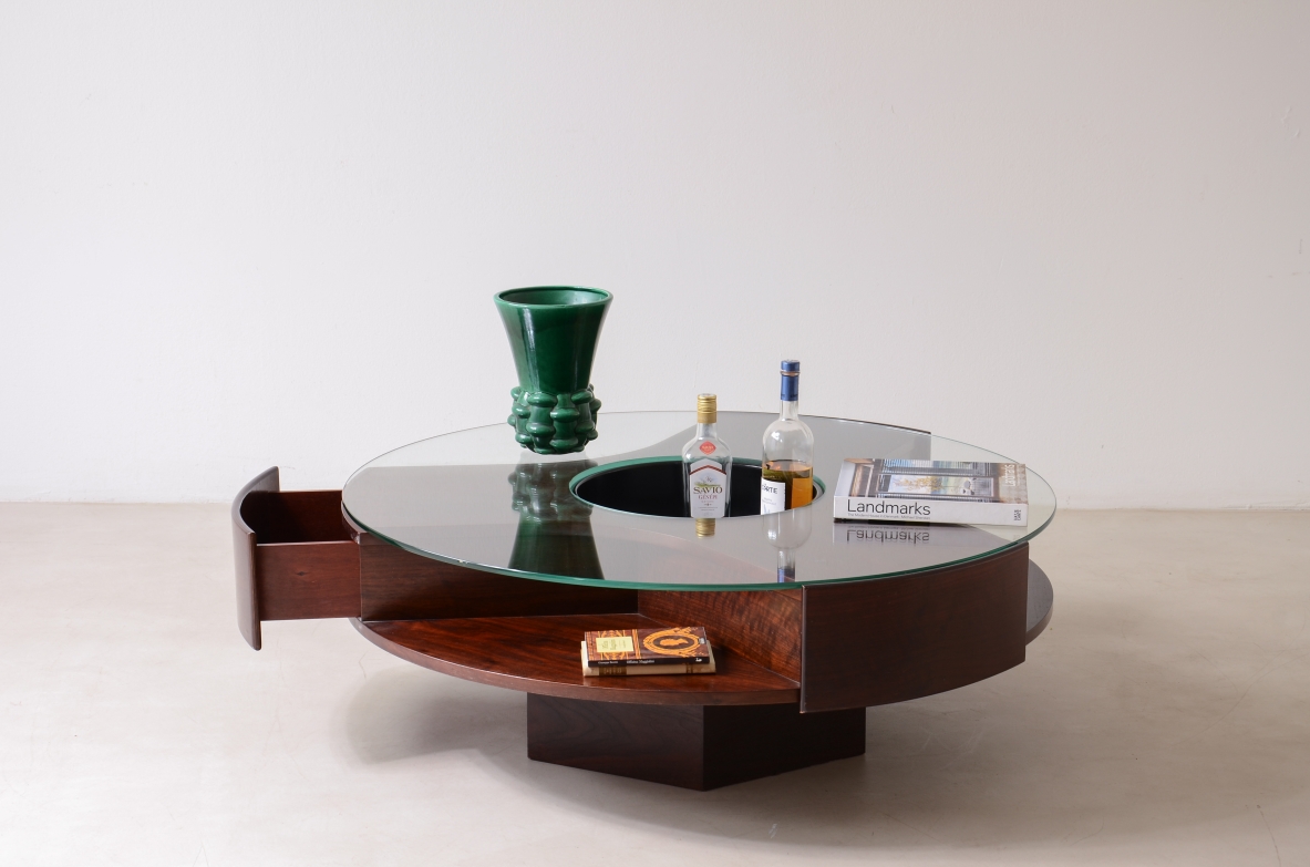 Gianni Moscatelli  Large wooden center table with side drawers, Fumagalli furniture production, 1970s