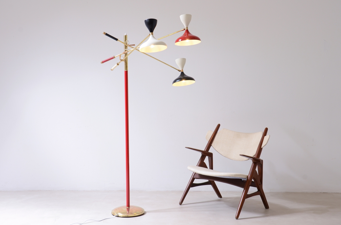 Stilnovo Milano  Rara lampada con stelo in ottone colorato e tre bracci anni 50 Stilnovo Milano  Rara lampada con stelo in ottone colorato e tre bracci anni 50