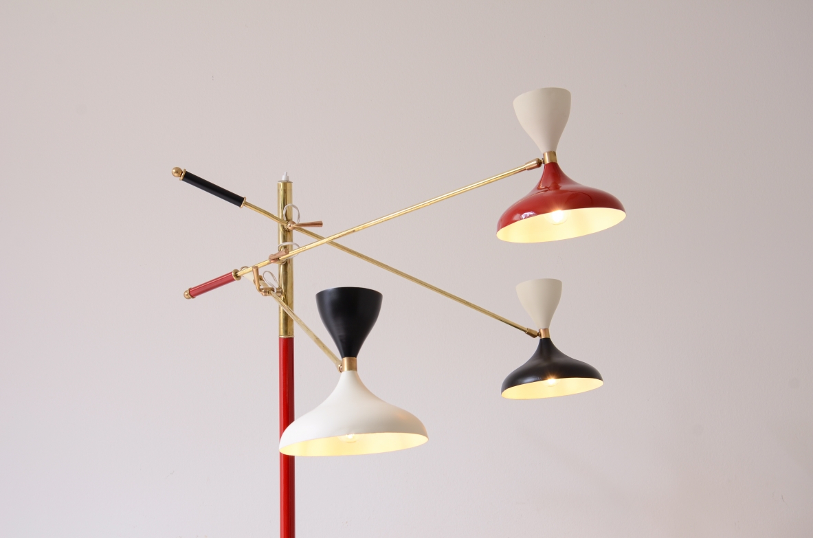 Stilnovo Milano  Rara lampada con stelo in ottone colorato e tre bracci anni 50 Stilnovo Milano  Rara lampada con stelo in ottone colorato e tre bracci anni 50