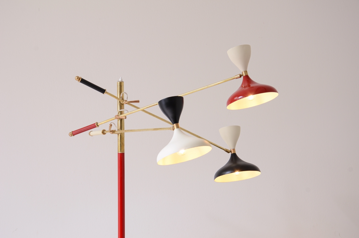 Stilnovo Milano  Rara lampada con stelo in ottone colorato e tre bracci anni 50 Stilnovo Milano  Rara lampada con stelo in ottone colorato e tre bracci anni 50