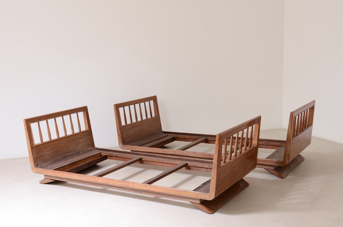 Guglielmo Pecorini  Two elegant beds/somiers in scratched oak.  Italian 1940s manufacture.