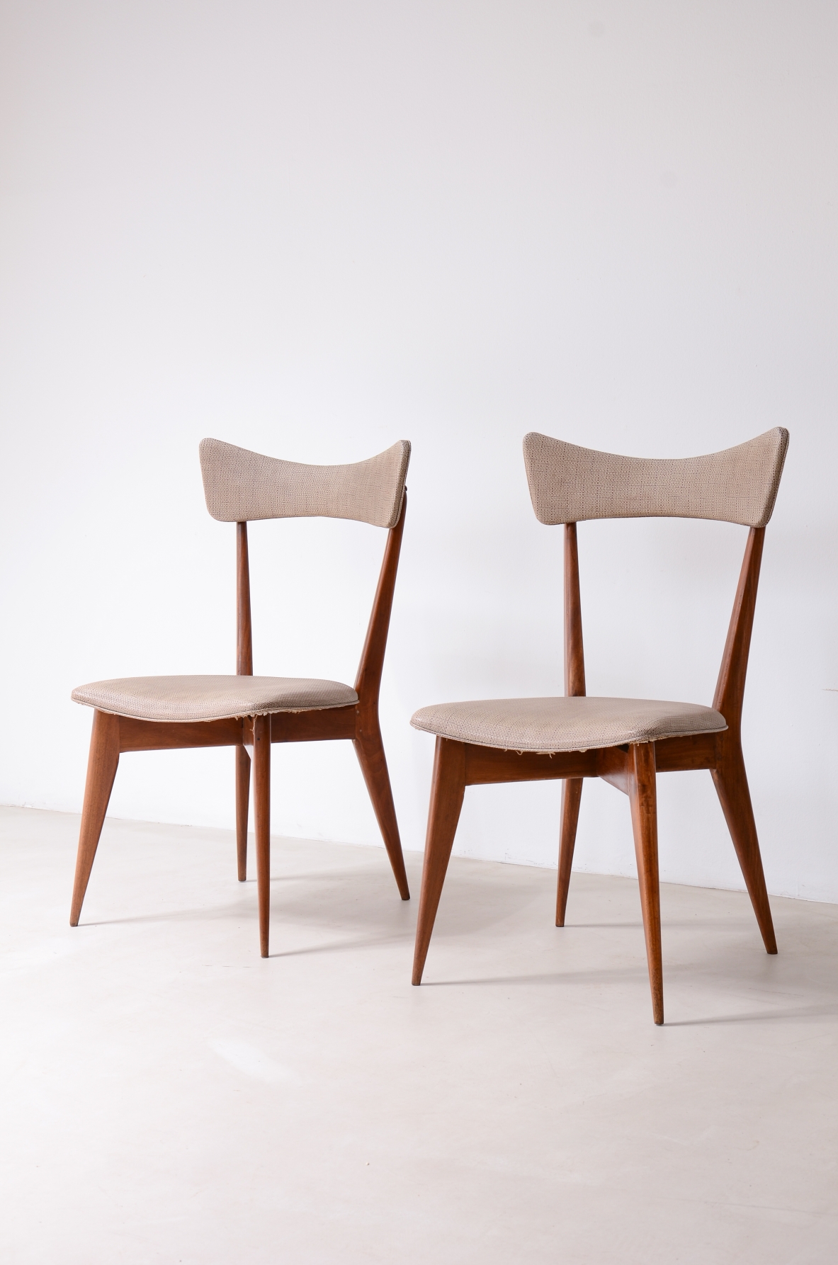 Ico Parisi, Rare set of 6 walnut chairs. Manufactured by F.lli Colombo, Como, 1952.