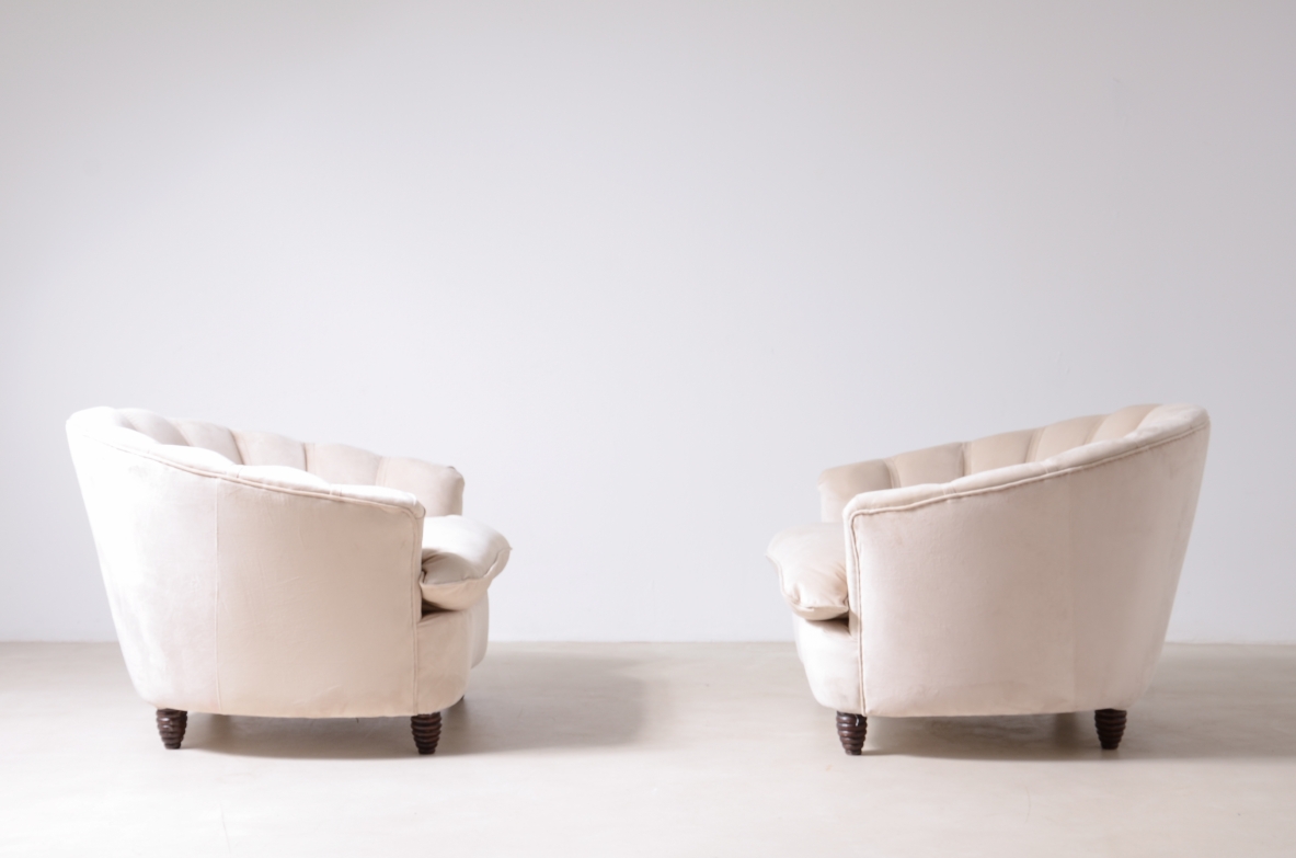 Gio Ponti Pair of large shell-shaped armchairs Manufactured by Casa & Giardino, ca. 1935.