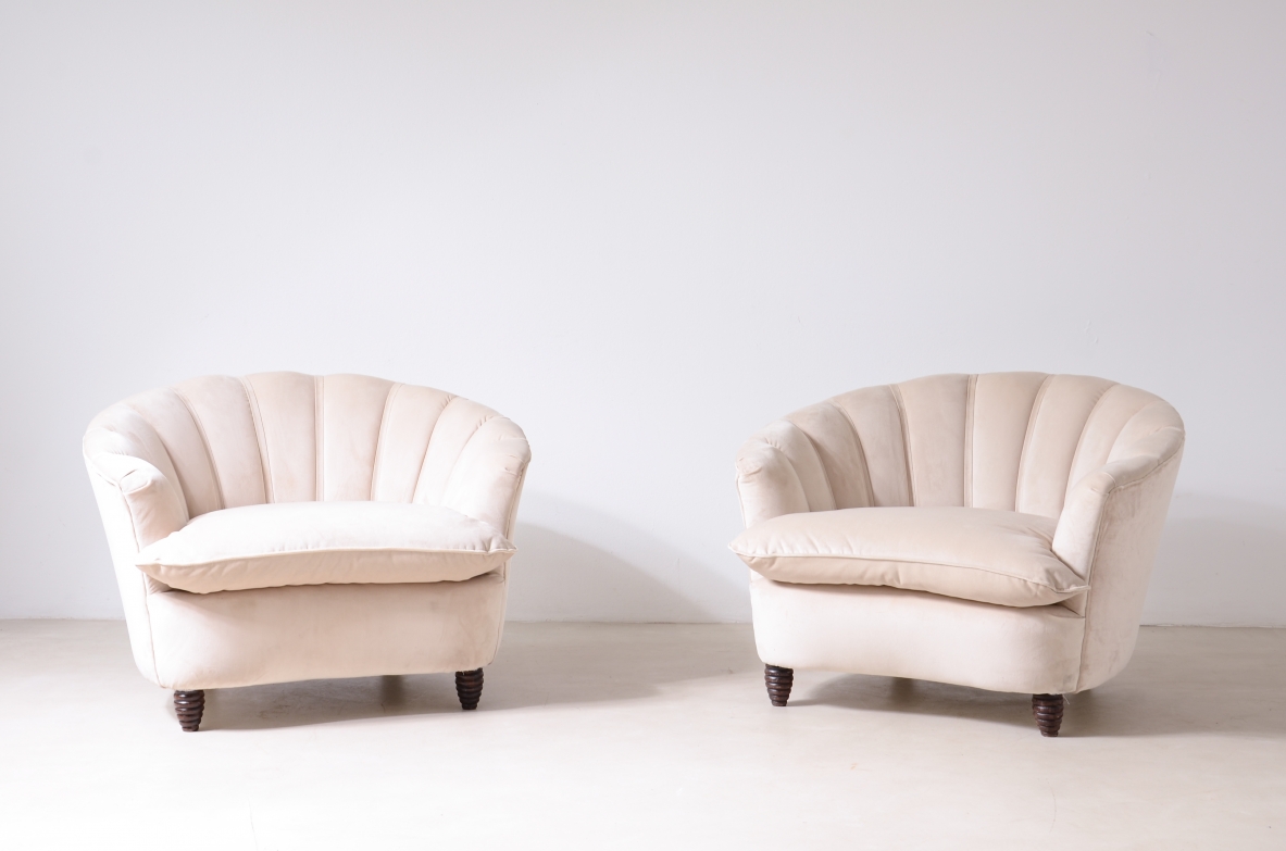 Gio Ponti Pair of large shell-shaped armchairs Manufactured by Casa & Giardino, ca. 1935.