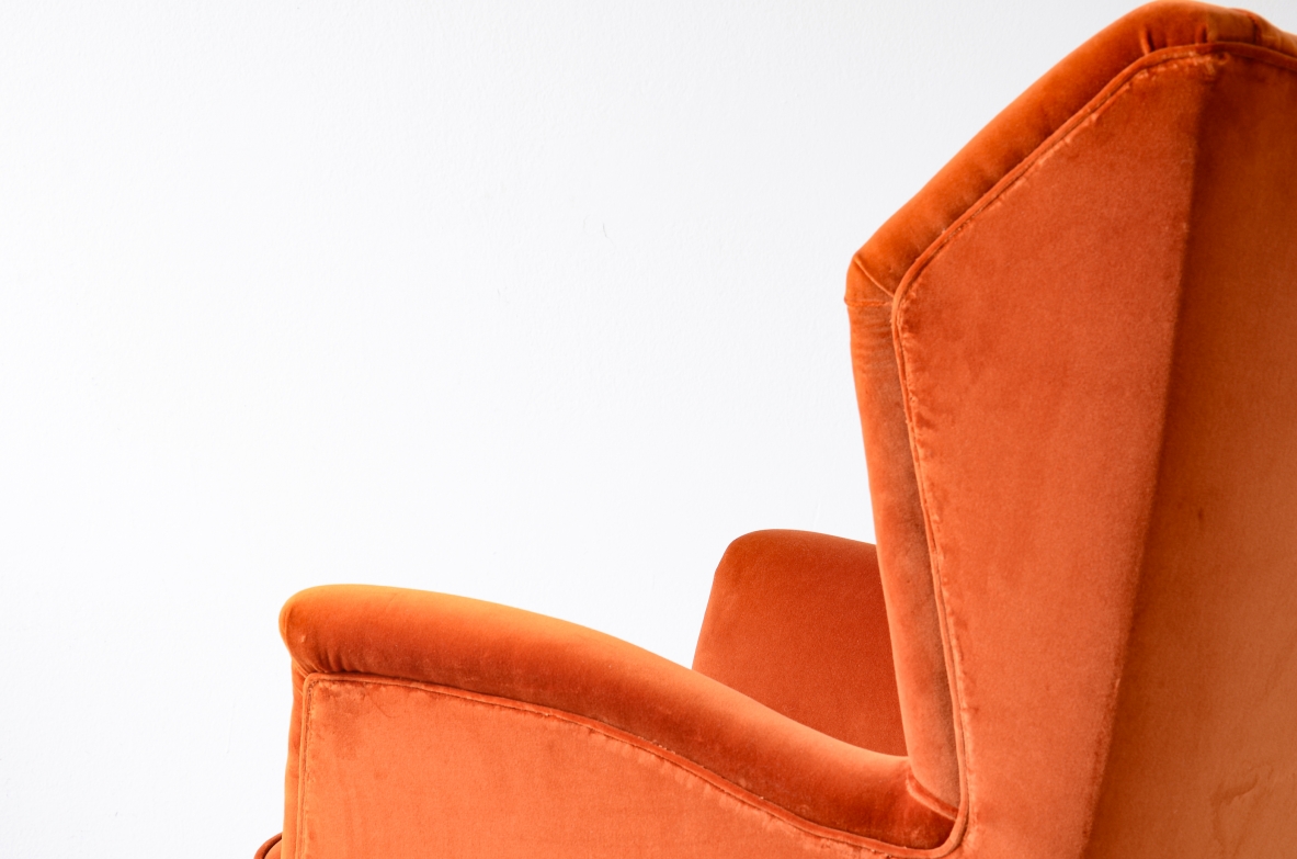 Fratelli Rizzi  Pair of armchairs with high backrest and padded velvet upholstery.