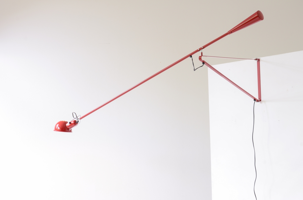 Paolo Rizzatto  Lampada orientabile in tutte le direzioni. Scatola e imballaggio originale Arteluce.  Produzione Arteluce, 1968.
