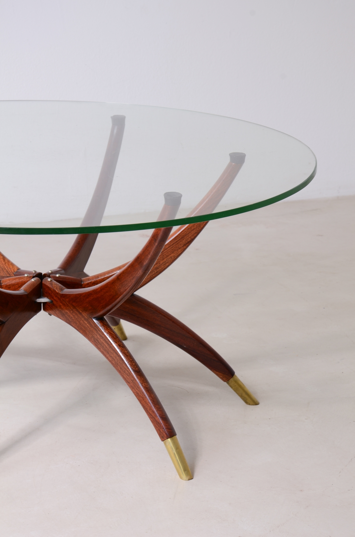 Elegant low table with 6 legs in curved wood with brass tips and cut glass top '50