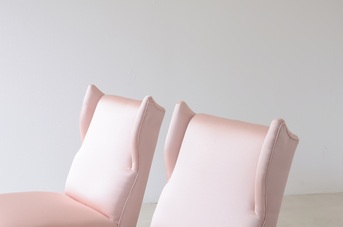 Pair of very refined armchairs with wooden structure and satin upholstery  in the style of Gio Ponti. ca.1950