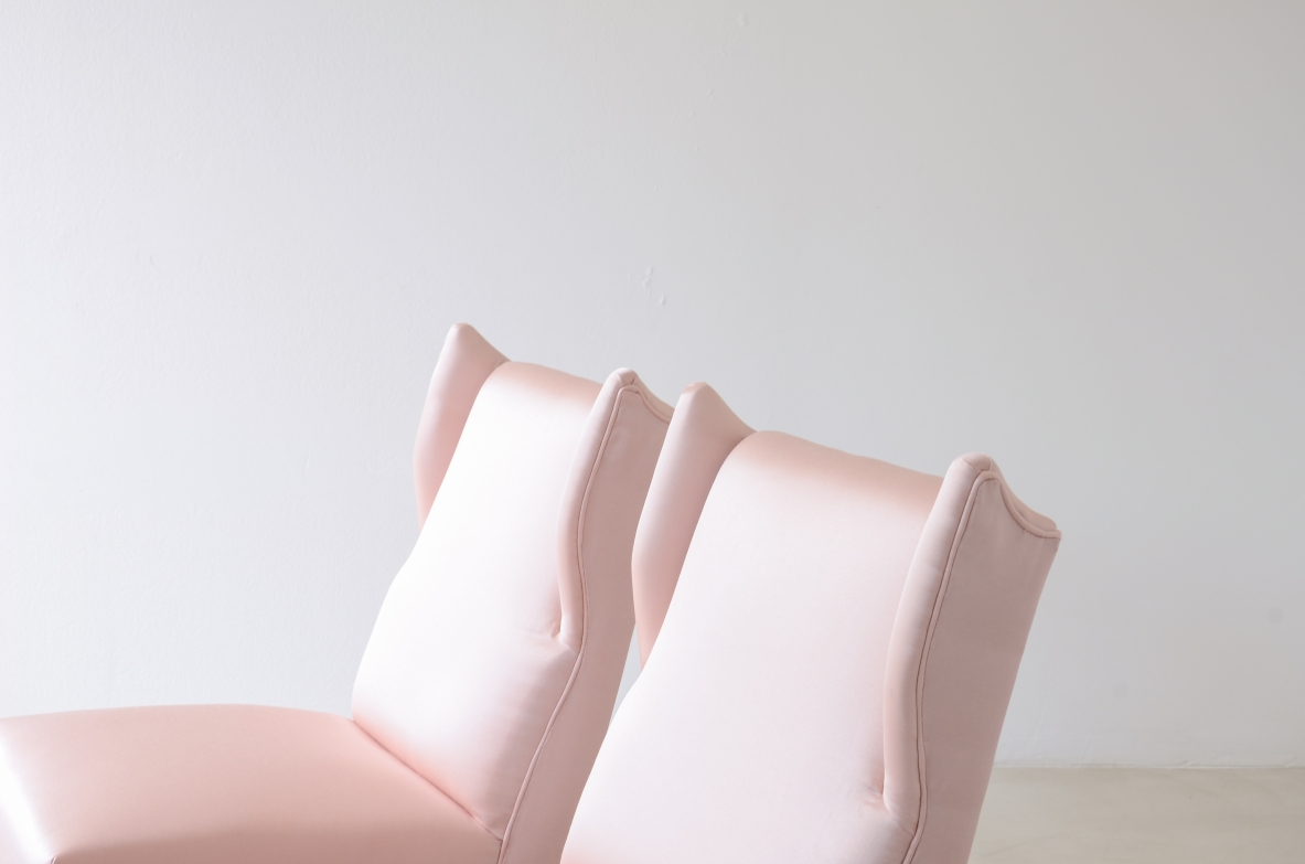 Pair of very refined armchairs with wooden structure and satin upholstery  in the style of Gio Ponti. ca.1950