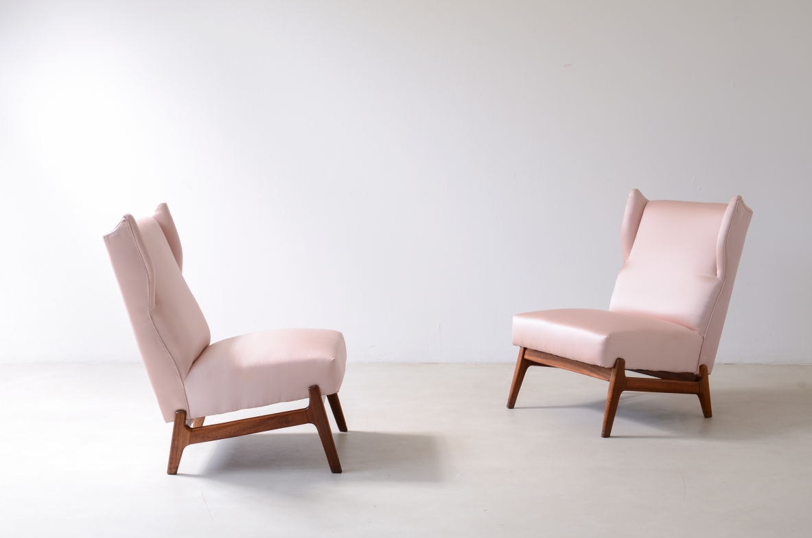 Pair of very refined armchairs with wooden structure and satin upholstery  in the style of Gio Ponti. ca.1950