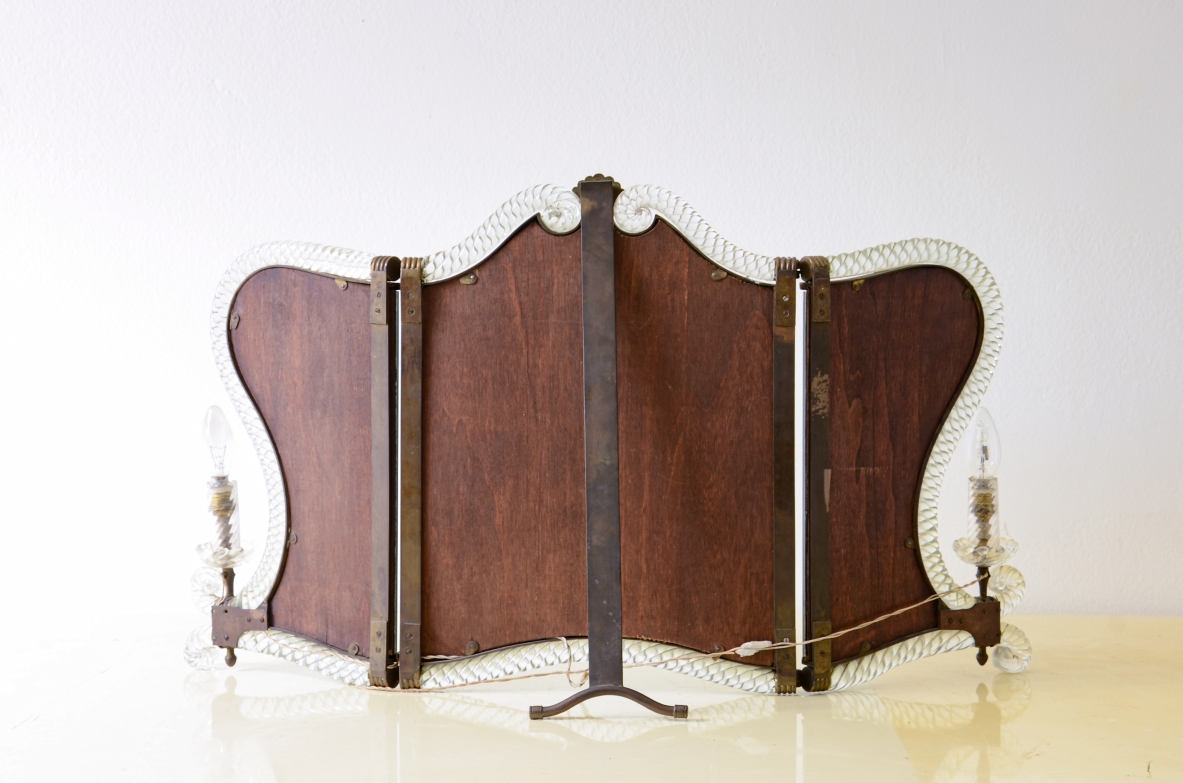 Archimede Seguso  Elegante specchiera da tavolo con cornice in vetro, Murano, Venezia, 1940. Archimede Seguso  Elegante specchiera da tavolo con cornice in vetro, Murano, Venezia, 1940.