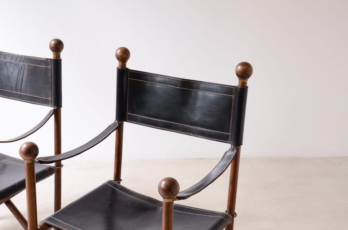 pair of turned wood folding chairs with leather seat, Pierre Lottier for Valenti. Spain 40's