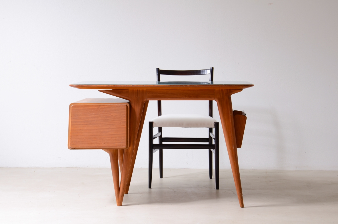 Silvio Cavatorta Elegante scrittoio in legno biondo in vetro opaline originale. Manifattura Cavatorta & Co. 1950ca