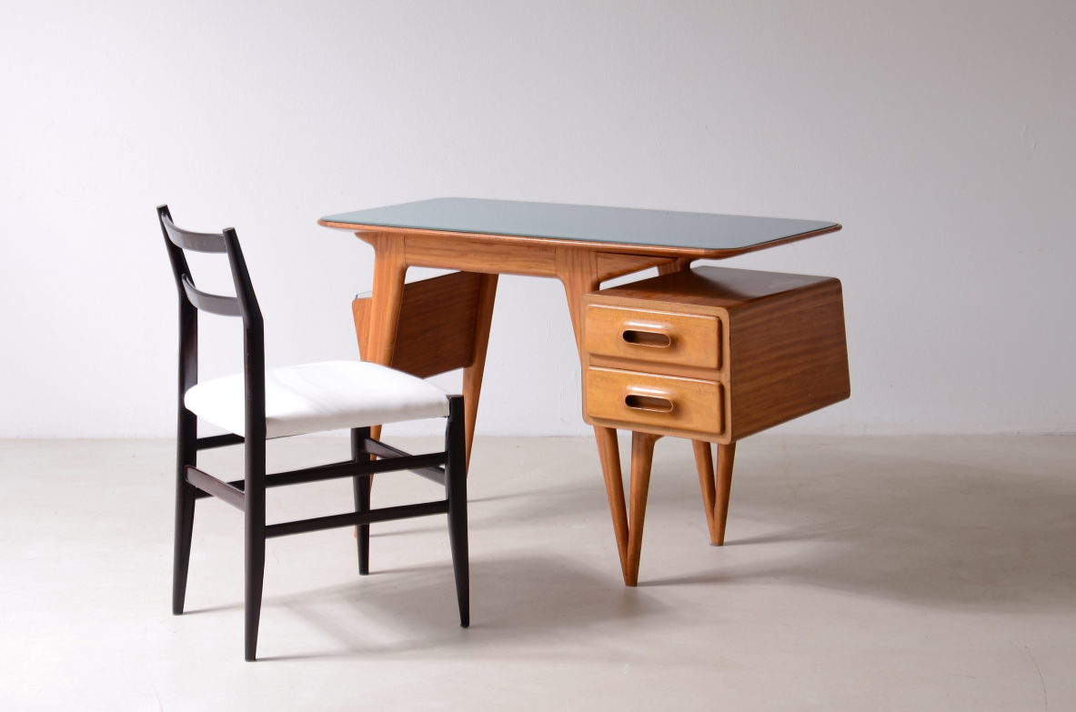 Silvio Cavatorta Elegante scrittoio in legno biondo in vetro opaline originale. Manifattura Cavatorta & Co. 1950ca