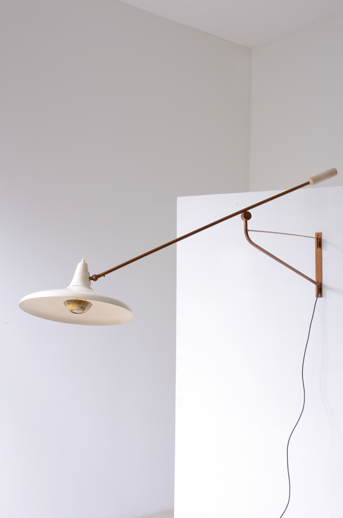 Stilnovo Milano, Adjustable lamp with a brass stem and painted metal shade.