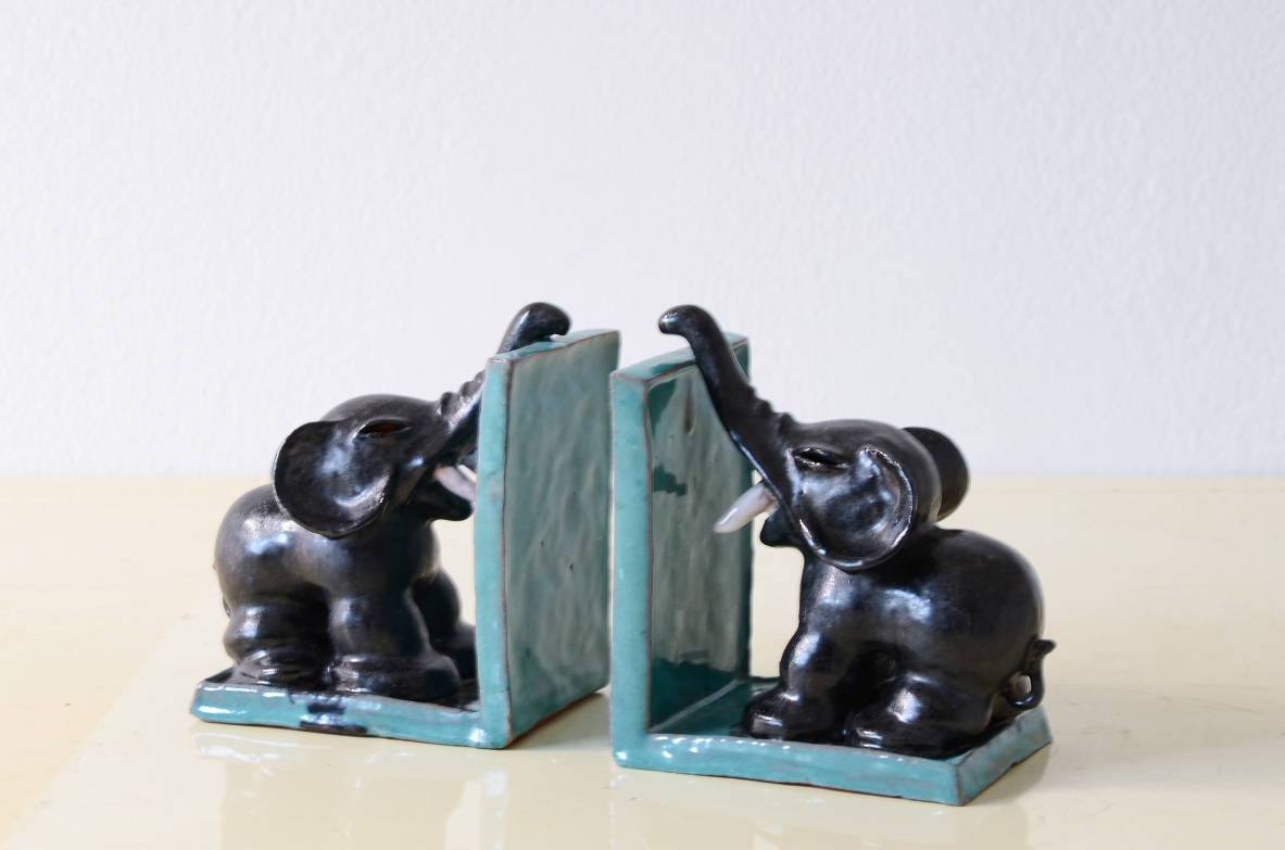Michael Powolny Due elefantini fermalibro in ceramica smaltata anni 20