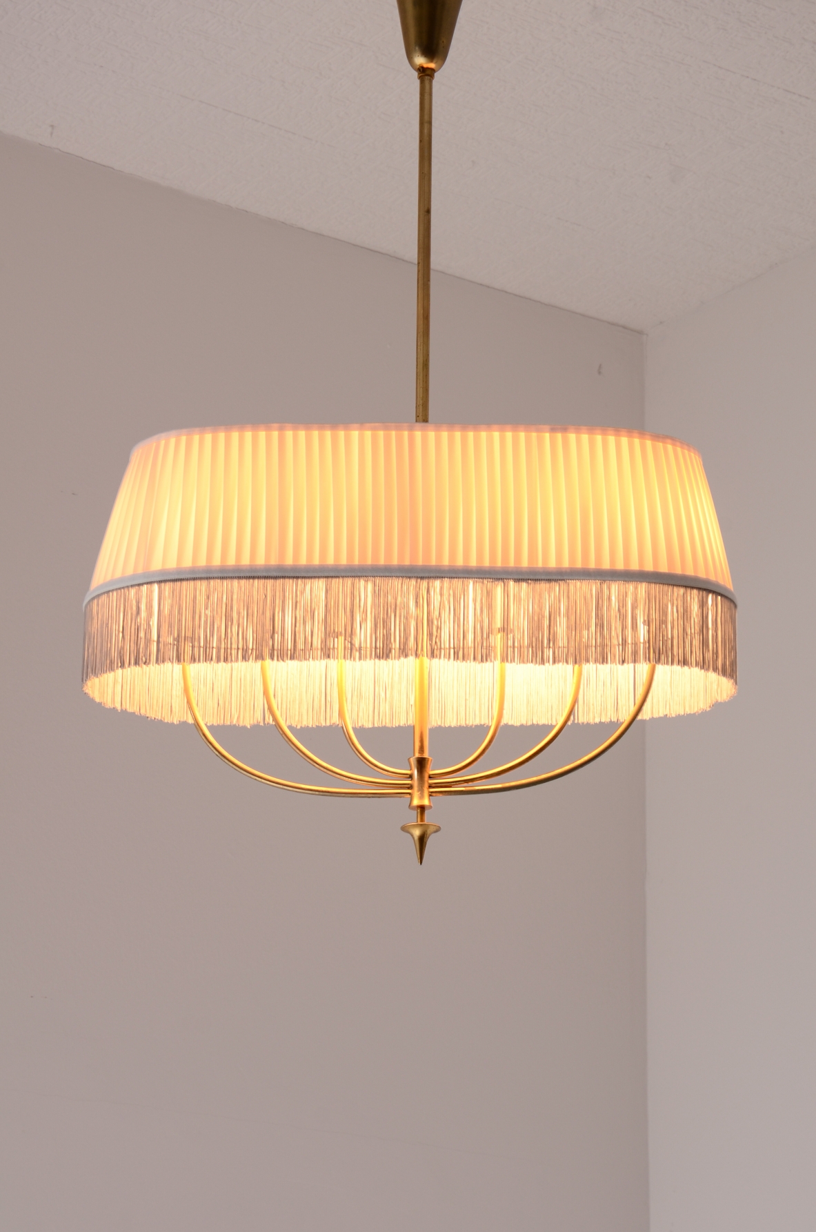 Stilux Milano  Lampada da lettura in metallo a due colori con cappello regolabile e piede a freccia.  Etichetta del produttore.  Manifattura Stilux Milano anni 50ca.