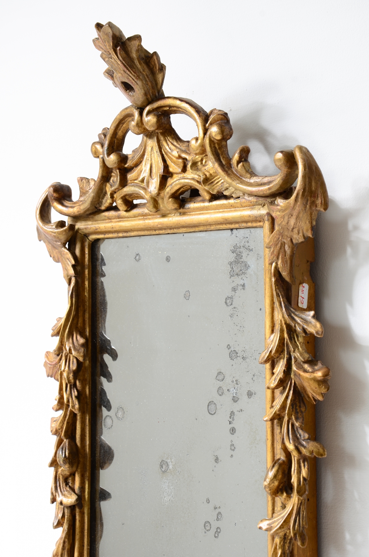 Pair of very refined and elegant carved and gilded wooden mirrors, 1730-1750