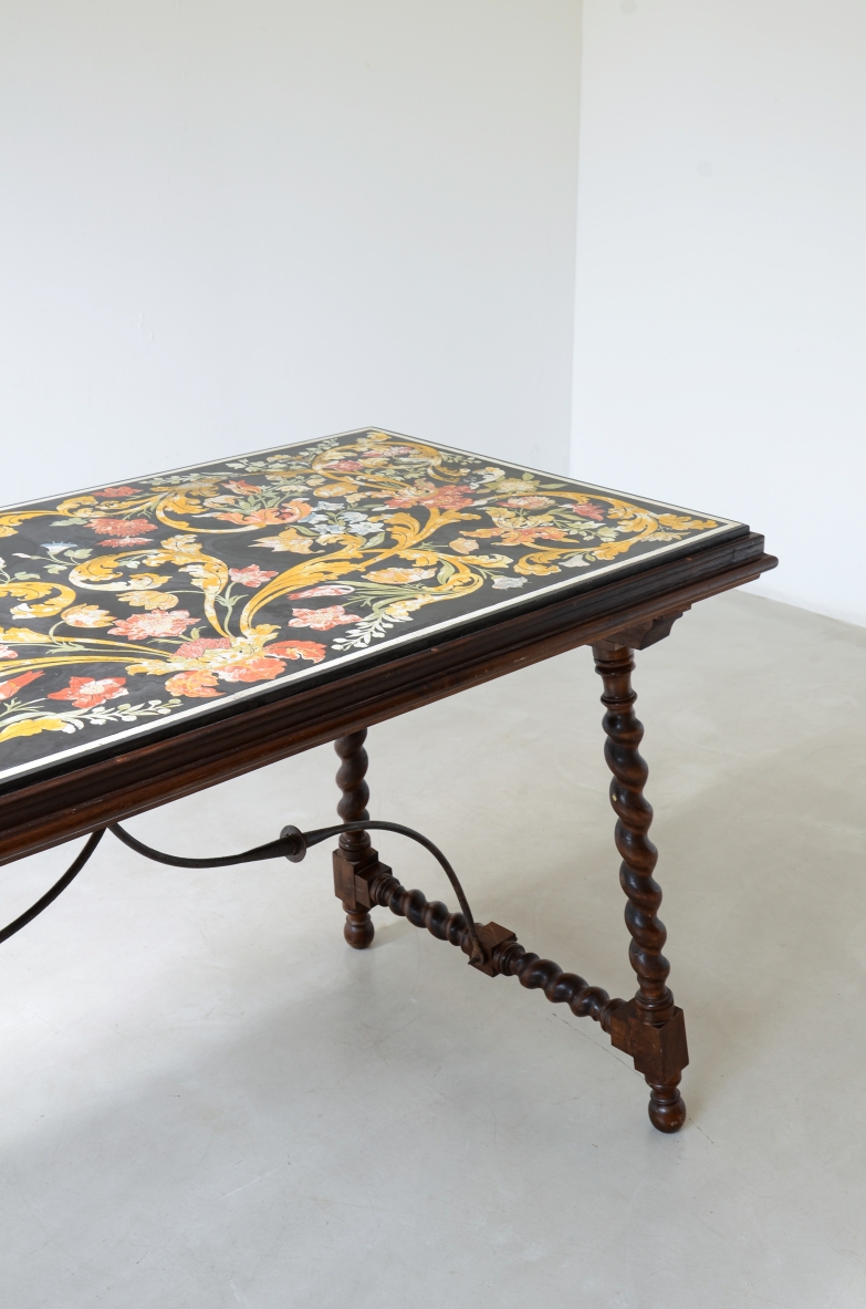 antique table entrance with elegant top