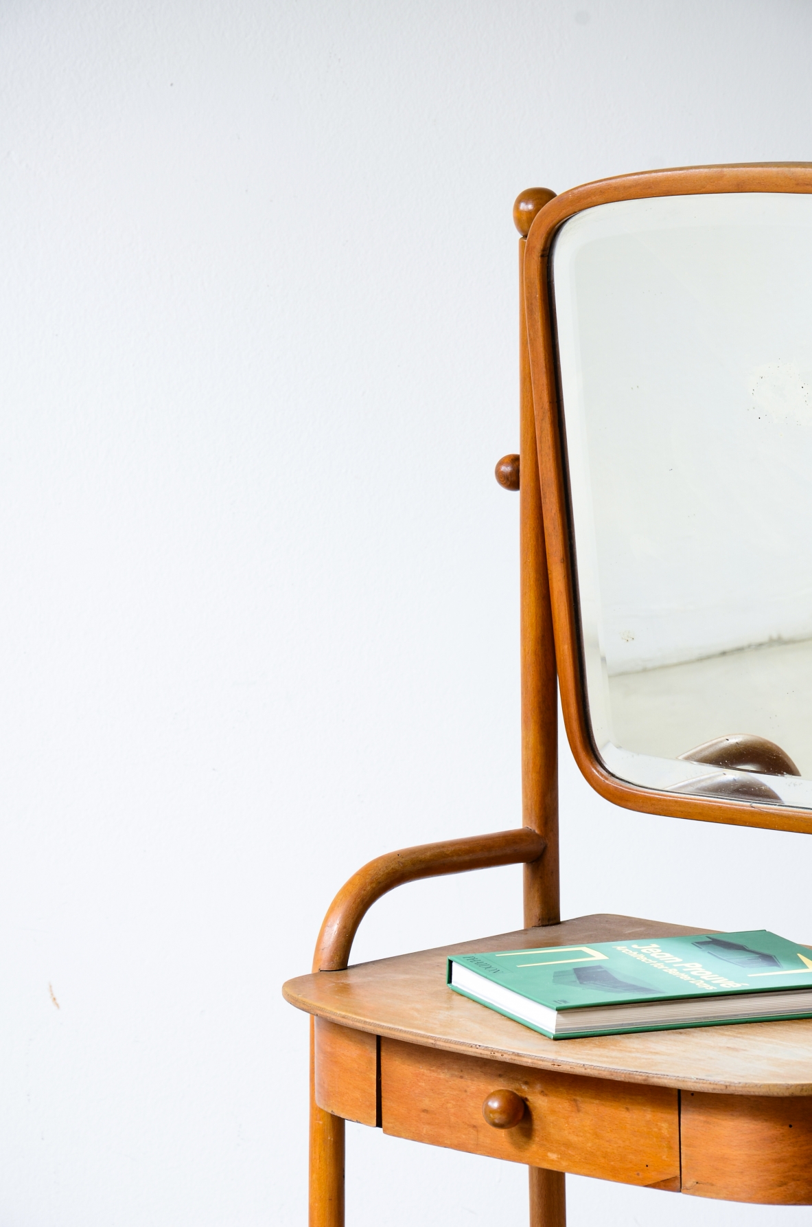 Jacob & Josef Kohn, Elegant bentwood vanity. Vienna, ca. 1910.