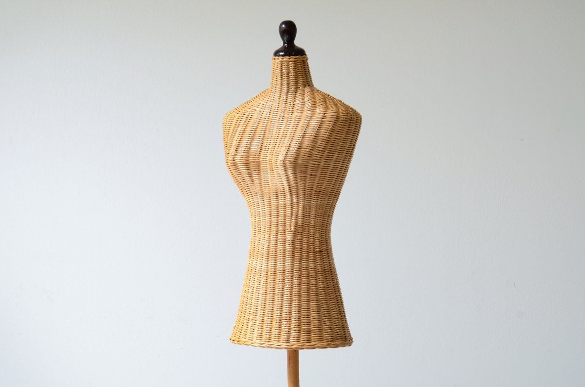 Manichino femminile in giunco intrecciato, Manifattura italiana 1960ca.