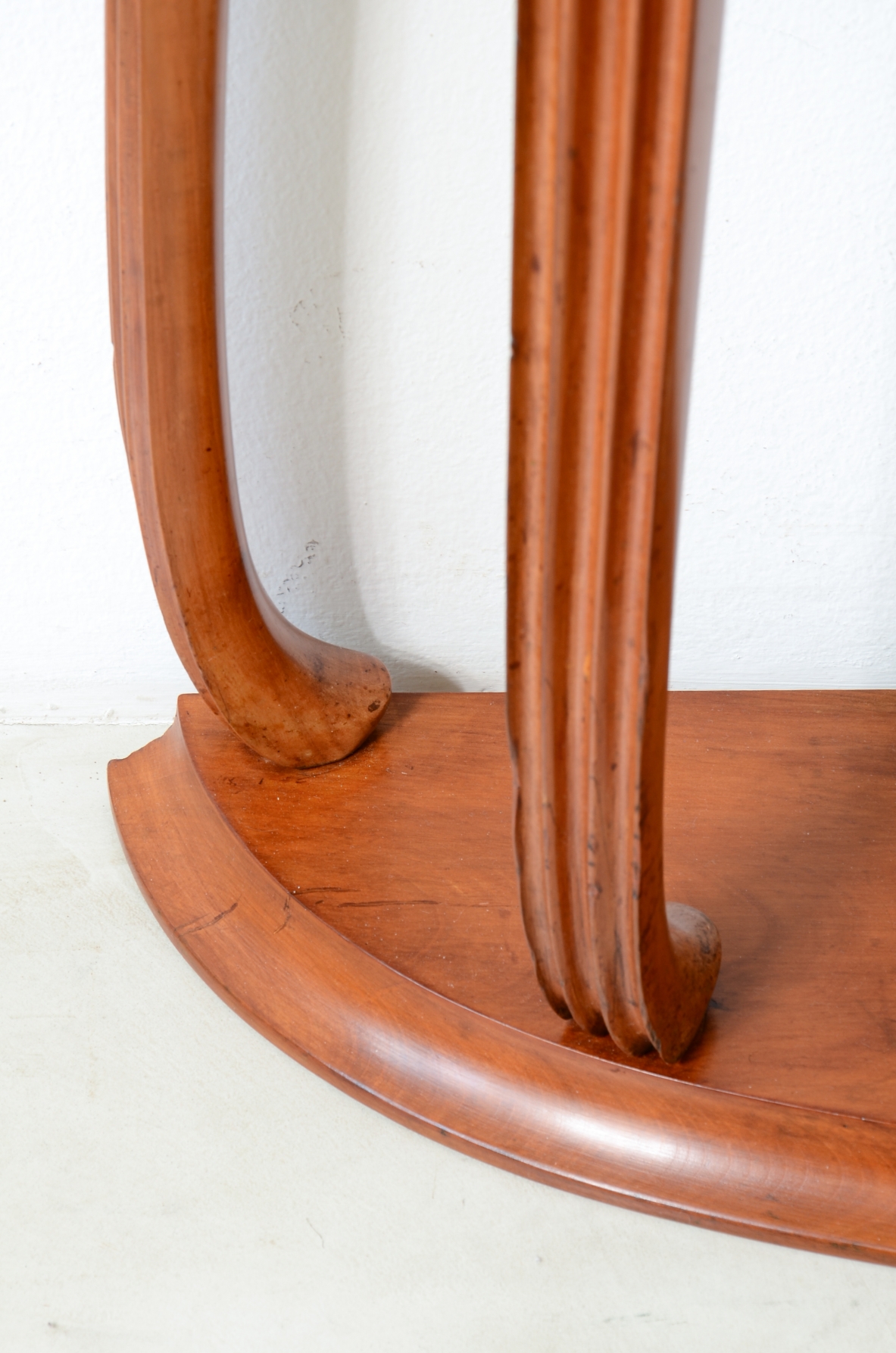 Elegant console table with a reeded wood band. Attr: Paolo Buffa, Italian manufacture, ca. 1940.