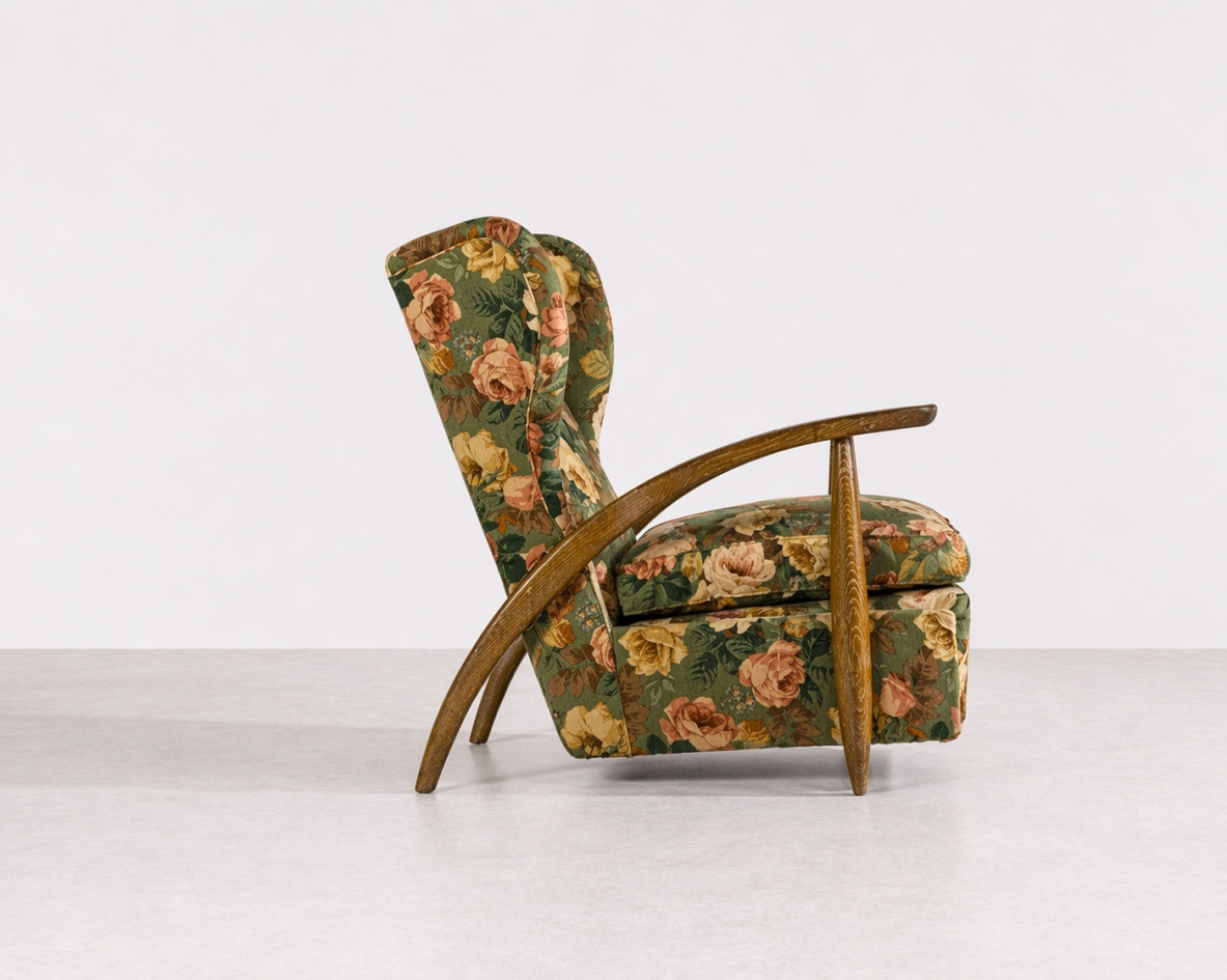 Very elegant bergère armchair in cerusé oak. Manufactured by Guglielmo Pecorini & Co., 1940.